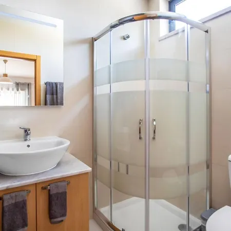 Waves アパート ナザレ