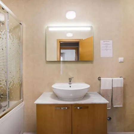 Waves アパート ナザレ